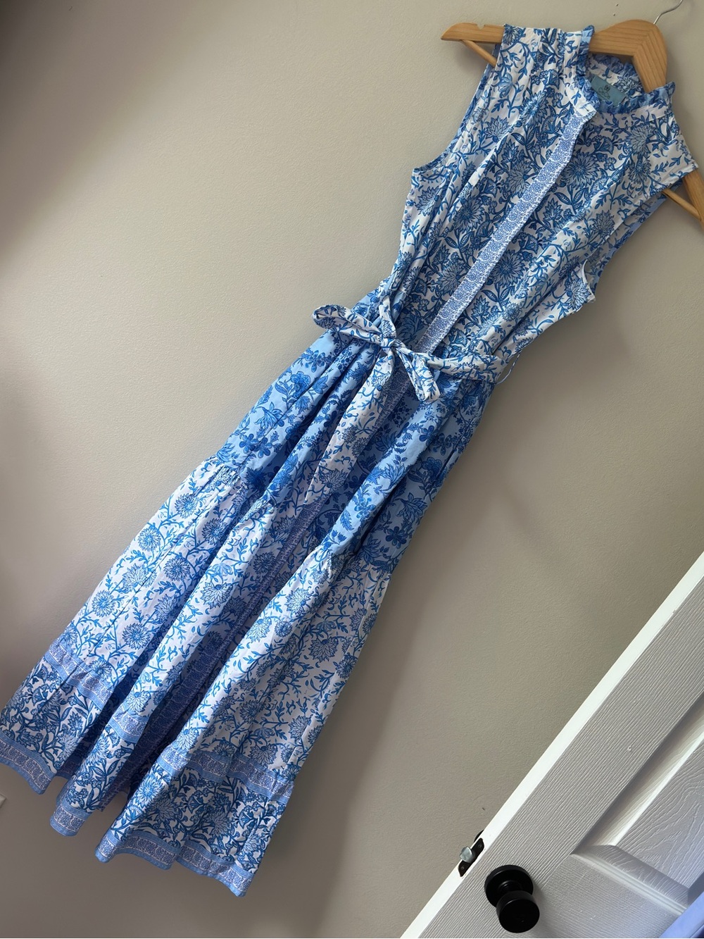 CeCe Blue and White Floral Sleeveless Maxi Dress with Waist Tie Size XS - Picture 2 of 7